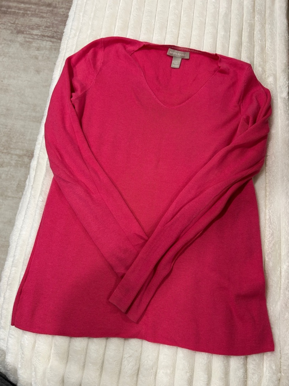 Banana Republic Women's Bright Pink V-Neck Sweater